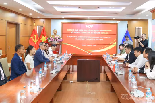 Đoàn Câu lạc bộ Nhà báo Campuchia thăm và làm việc tại Đài Tiếng nói Việt Nam