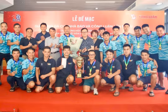 Giải bóng đá Cúp Nhà báo và Công luận lần thứ V: Sau tiếng còi mãn cuộc, điều còn lại là tình gắn kết