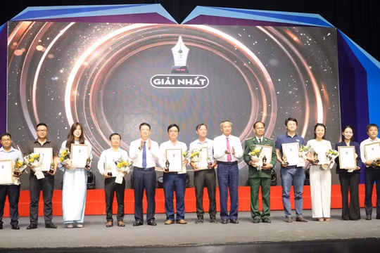 Trao 60 giải thưởng Báo chí Huỳnh Thúc Kháng thành phố Đà Nẵng lần thứ I