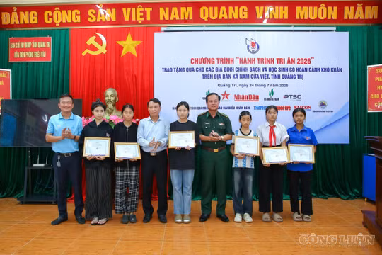 'Hành trình tri ân 2026': Nghĩa tình người làm báo nơi biên giới biển Triệu Vân