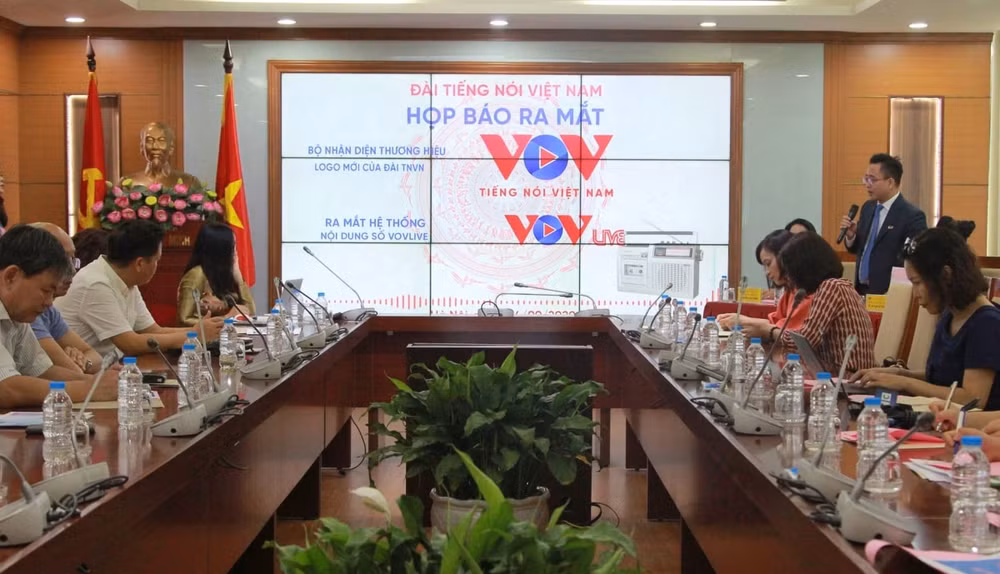 Phó Tổng Giám đốc Phạm Mạnh Hùng phát biểu tại cuộc họp báo.