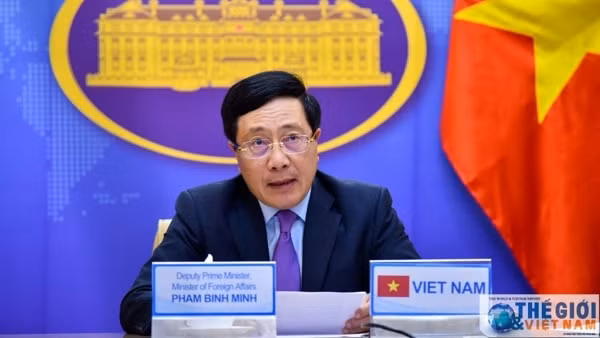 Phó Thủ tướng, Bộ trưởng Bộ Ngoại giao Phạm Bình Minh dự Hội nghị trực tuyến đặc biệt các Bộ trưởng Ngoại giao G20 tại điểm cầu Hà Nội. Ảnh: TG&VN