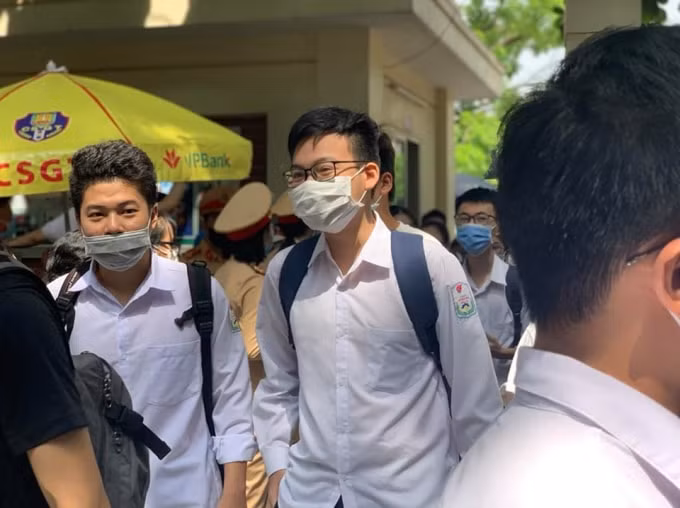 Nhiều học sinh yên tâm sau khi thi đề Ngữ Văn (ảnh Trinh Phúc).