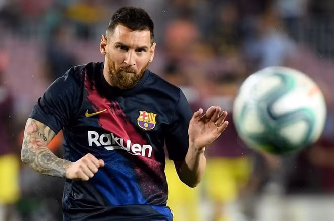 Câu chuyện Messi đi hay ở vẫn còn gây tranh cãi. Ảnh: internet.