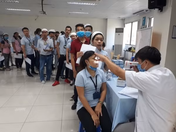 Mức hỗ trợ kinh phí khám bệnh nghề nghiệp theo quy định mới sẽ không quá 800.000 đồng/người/lần khám. Ảnh minh họa