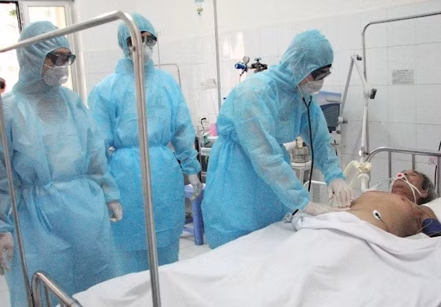 Thêm 4 ca mắc mới COVID-9, Việt Nam có tổng số 1.365 ca bệnh. Ảnh: TL