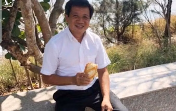 Nụ cười an yên của ông Đoàn Ngọc Hải trên đường đưa bệnh nhân ung thư về nhà.