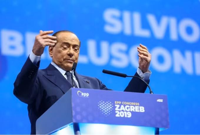 Cựu thủ tướng Italia Silvio Berlusconi vừa nhiễm virus Corona - Ảnh: Reuters