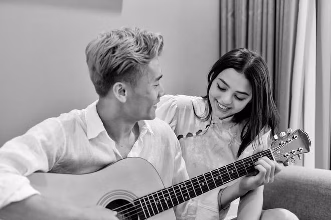 tiến dũng bên bạn gái