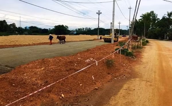 Dự án khu du lịch sinh thái suối nước nóng Nghĩa Thuận với con đường mở bằng tiền ngân sách là một trong số dự án được kết luận có vi phạm