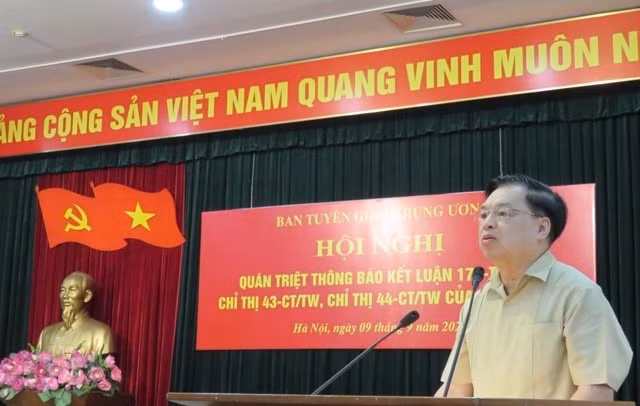 Đồng chí Lê Mạnh Hùng phát biểu kết luận Hội nghị.