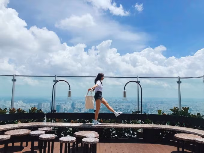 Blank Lounge có không gian rộng rãi, thoáng mát và sang trọng