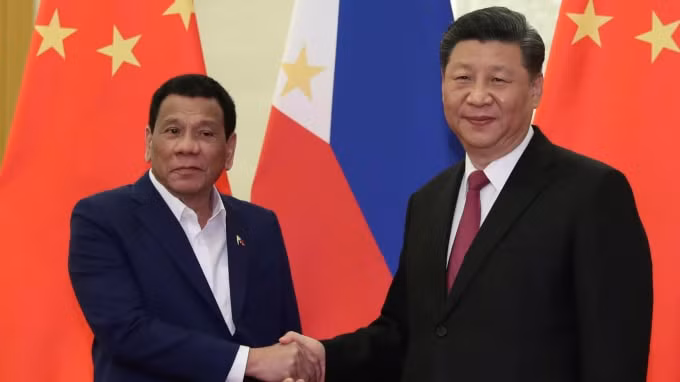 Tổng thống Philippines Rodrigo Duterte hội kiến ​​Chủ tịch Trung Quốc Tập Cận Bình tại Đại lễ đường Nhân dân ở Bắc Kinh, Trung Quốc, vào tháng 4 năm 2019 - Ảnh: Reuters