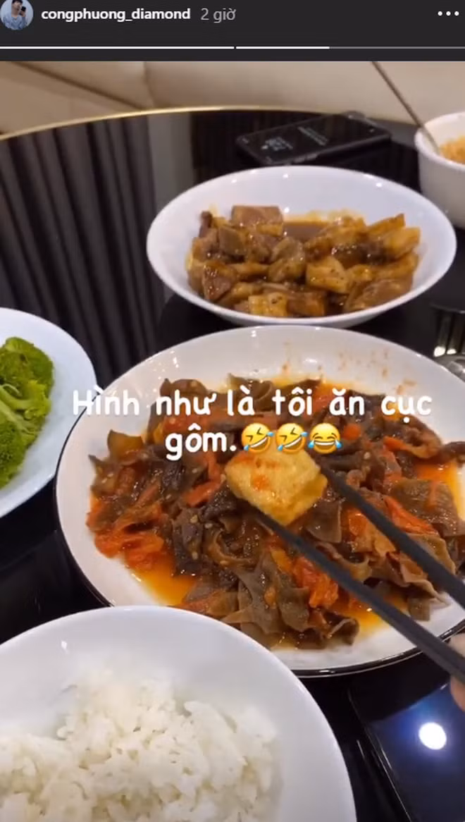 Công Phượng chia sẻ bữa cơm tại nhà. Ảnh: internet.