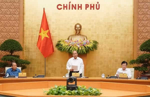 Thủ tướng Nguyễn Xuân Phúc chủ trì phiên họp Chính phủ chuyên đề xây dựng pháp luật tháng 8/2020. Ảnh: VGP