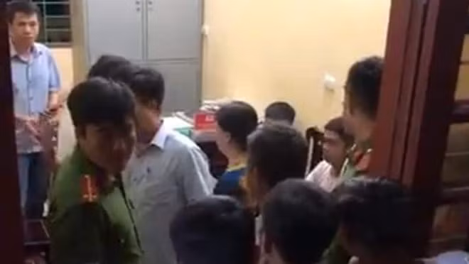Điều tra, làm rõ vụ việc Phó trưởng công an phường nổ súng khiến nam sinh bị thương. Ảnh: internet.