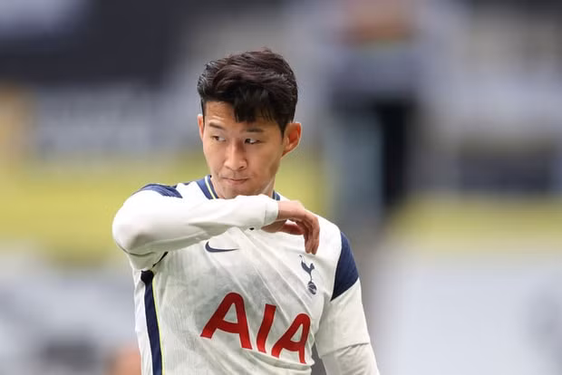 Son Heung-min có pha nước rút cực nhanh giúp Tottenham tránh được bàn thua trước Watford. Ảnh: internet.
