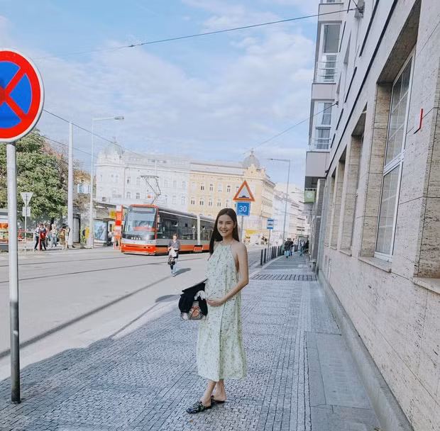 Kỳ Hân xinh đẹp ở thời điểm giữa thai kỳ. Ảnh: internet.