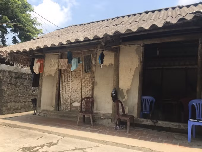 Ngôi nhà là tổ ấm gắn bó với tuổi thơ của 3 chị em Hằng
