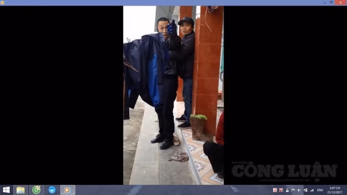 Các đối tượng thuộc nhóm đòi nợ nhiều lần đến nhà bà Toán đe dọa, hành hung, chửi bới đòi nợ trước sự nhờ vả từ bà Cúc.