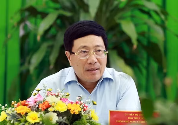 Phó Thủ tướng, Bộ trưởng Ngoại giao Phạm Bình Minh yêu cầu các địa phương phải tập trung mọi nguồn lực để có mặt bằng sạch cho các dự án. Ảnh: VGP