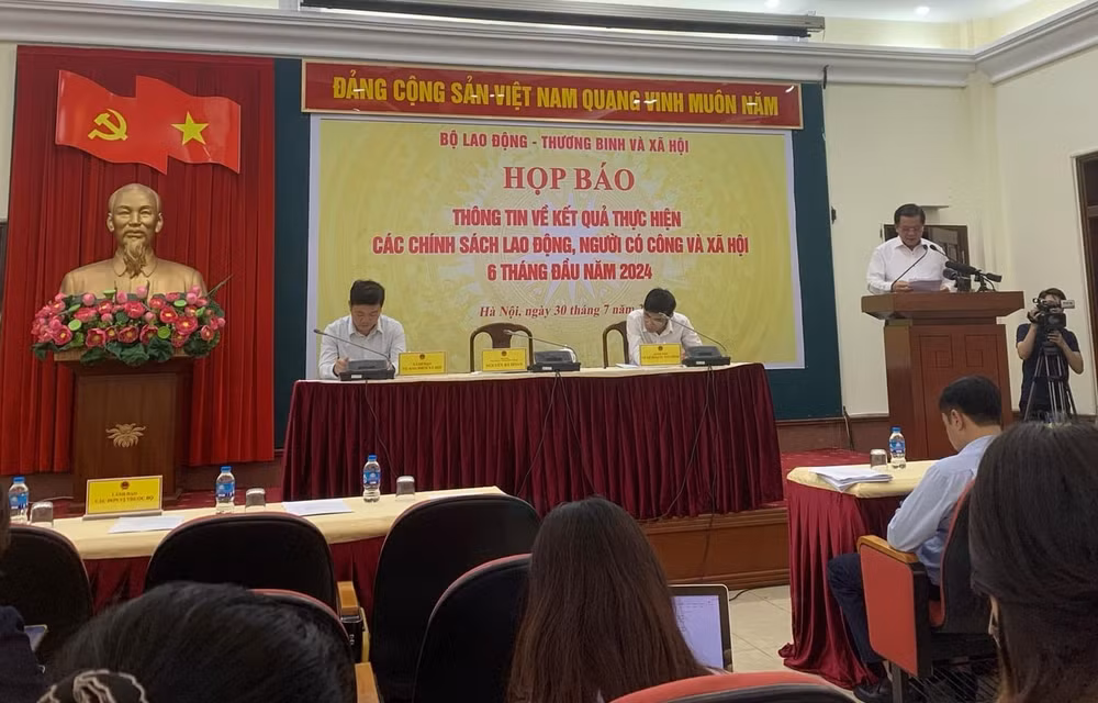 them nhieu doi tuong bat buoc tham gia thu huong bao hiem xa hoi hinh 1
