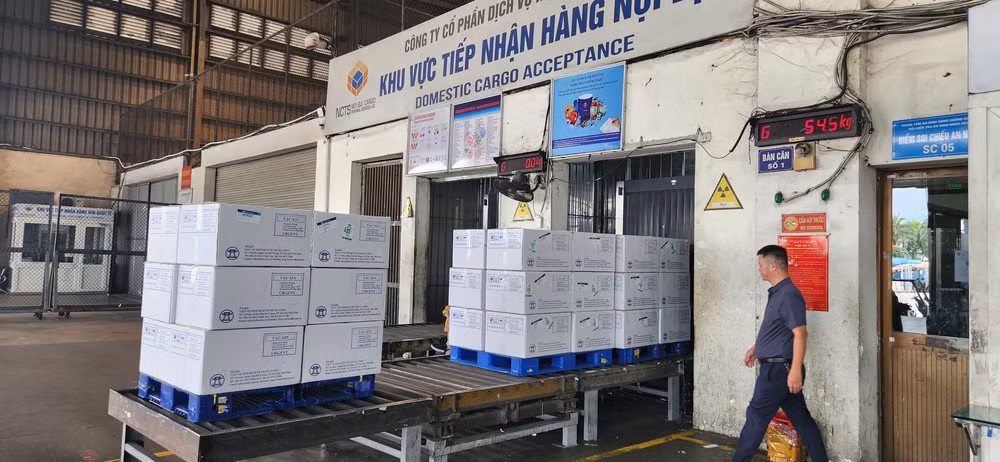 vietnam airlines tiep tuc van chuyen mien cuoc vac xin cho chuong trinh tiem chung mo rong quoc gia hinh 2