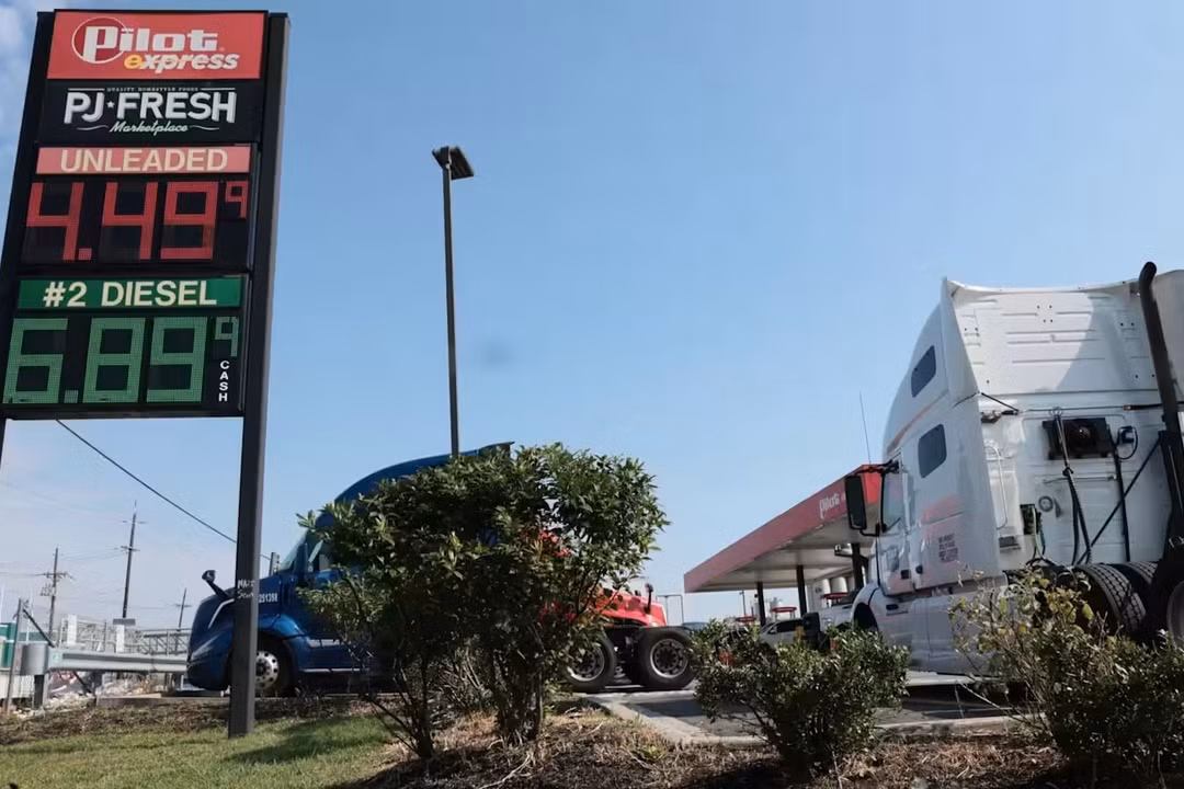 Giá dầu diesel Mỹ leo thang khi Washington cân nhắc hạn chế xuất khẩu