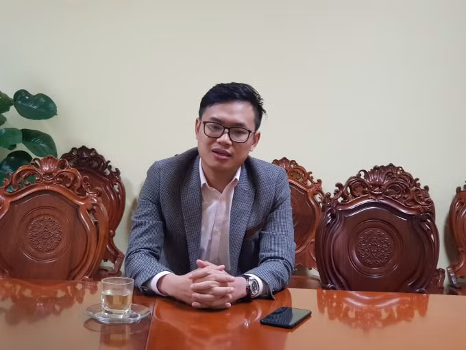 Đại diện Công ty TNHH Xuân Cương trao đổi thông tin với PV. Ảnh: Hoàng Dương