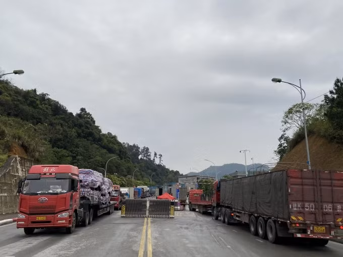 Hàng hoá được thông quan tại biên giới tỉnh Lạng Sơn . Ảnh: Hoàng Dương