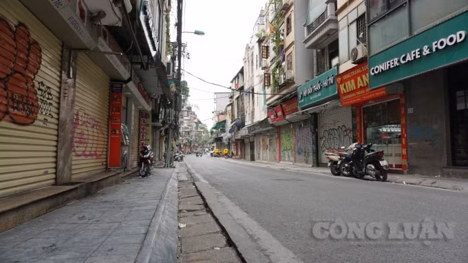 Phố Tạ Hiện vắng lặng