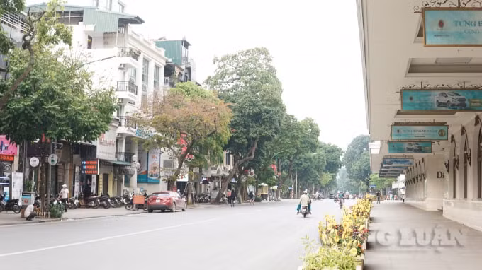 Trung tâm thương mại Tràng Tiền cũng đã đóng cửa tạm dừng hoạt động. Ảnh H.Long.