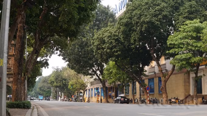 Bưu Điện Hà Nội chợt lỗi nhịp khi dịch Covid-19 đến. Ảnh H.Long.