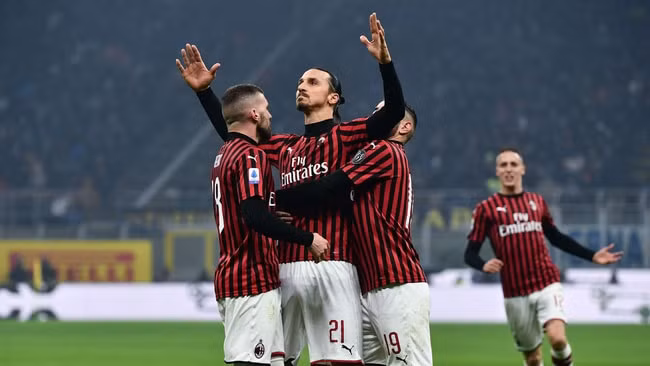 Thể hình lý vạm vỡ giúp Ibrahimovic có những pha xử lý bóng khéo léo và đẳng cấp. Ảnh: T.L