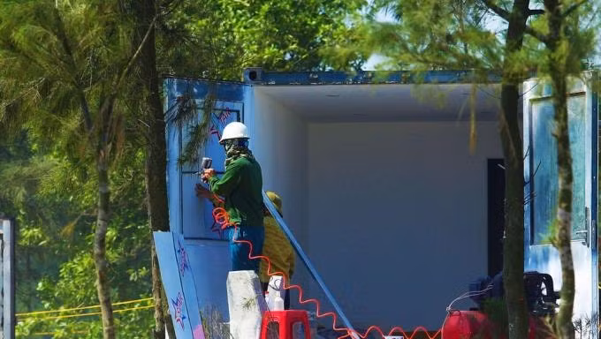 Những chiếc container cũ được doanh nghiệp biến thành những căn phòng sang trọng, khép kín. Ảnh: P.T