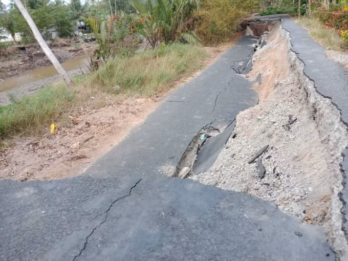 Tuyến đường Co Xáng – Cơi 5 – Đá Bạc bị sụt lún nghiêm trọng vào ngày 15/3.