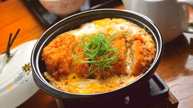 Cơm thịt Katsudon hấp dẫn