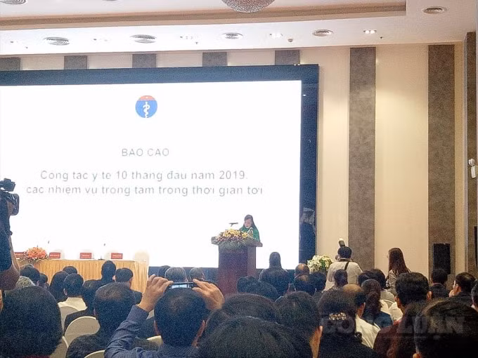 Bộ trưởng Nguyễn Thị Kim Tiến tổng kết công tác y tế 10 tháng đầu năm 2019. Ảnh: Lương Minh.