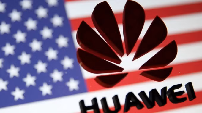 Huawei đã có quãng thời gian khó khăn vì ảnh hưởng lệnh cấm từ Mỹ. Ảnh: Nikkei.