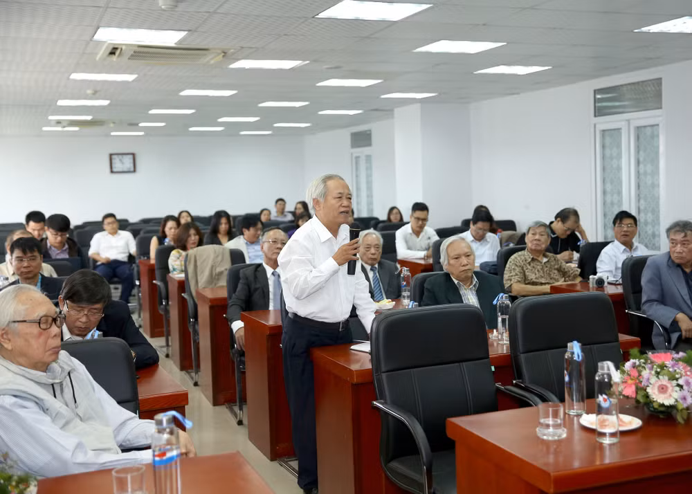 TS. Triệu Hiển, nguyên Giám đốc Bảo tàng Cách mạng Việt Nam phát biểu ý kiến. Ảnh: Sơn Hải