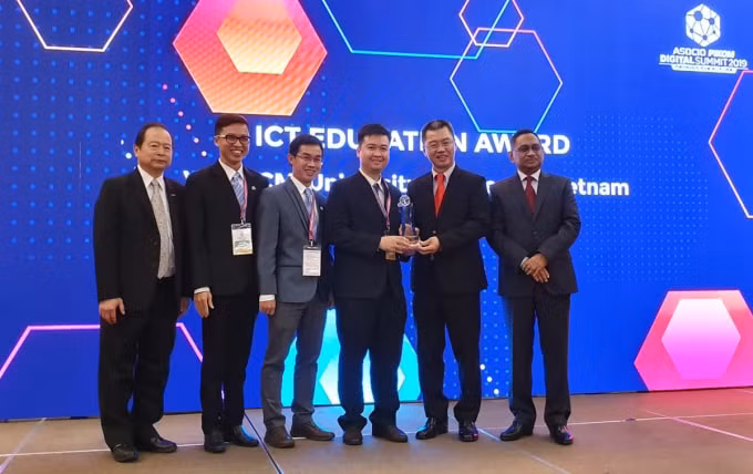 Trường Đại học Khoa học Tự nhiên - ĐHQG Tp. Hồ Chí Minh nhận giải Tổ chức Đào tạo CNTT xuất sắc