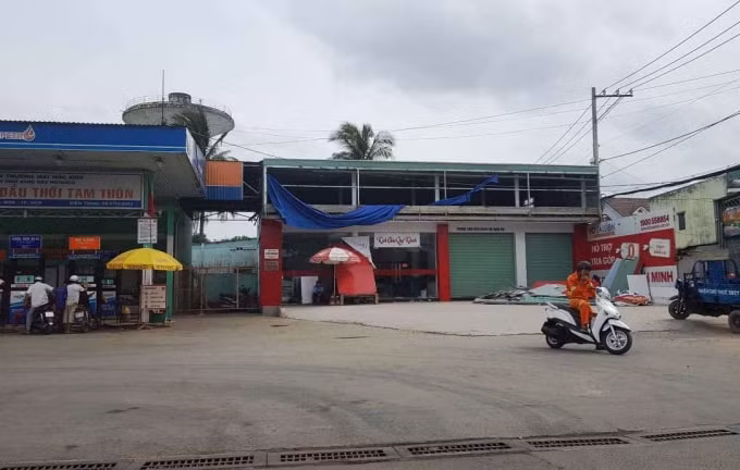 Công trình sai phép trên địa bàn huyện Hóc Môn bị tháo dỡ - Ảnh: Kiên Giang