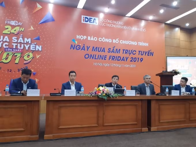 Họp báo công bố Ngày mua sắm trực tuyến - Online Friday 2019. Ảnh HL.