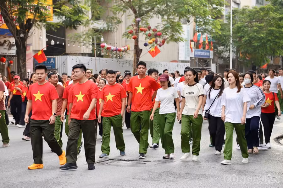 Hải Phòng: Hàng nghìn người tham gia đi bộ “Cùng Việt Nam tiến bước”