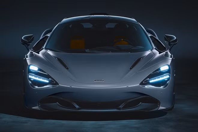 Xe có 2 tùy chọn màu xám Sarthe Grey và màu cam McLaren Orange.