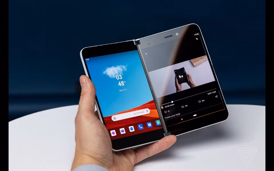 Surface Duo sẽ có 2 màn hình có kích thước 5,6 inch.