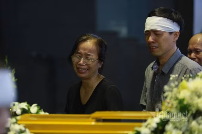 Người thân MC Diệu Linh đau xót vì sự ra đi khi tuổi đời còn quá trẻcủa cô. (ảnh vietnamnet)