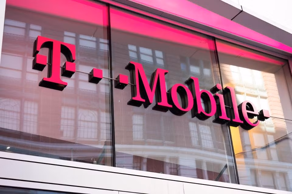 T-Mobile được cho là nguyên nhân khởi nguồn cho sự cố trên.