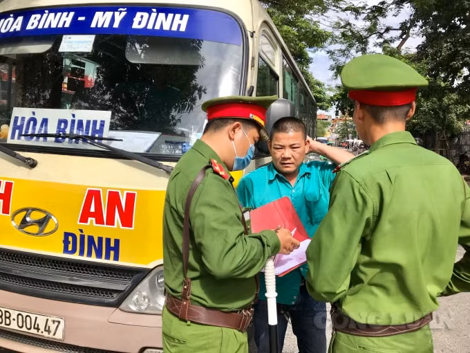 Tăng cường kiểm tra, xử lý đồng bộ để dẹp nạn xe dù bến cóc