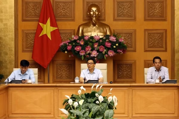 Phó Thủ tướng Vũ Đức Đam, Trưởng Ban Chỉ đạo quốc gia phòng, chống COVID-19 chủ trì cuộc họp sáng 18/6. Ảnh: VGP